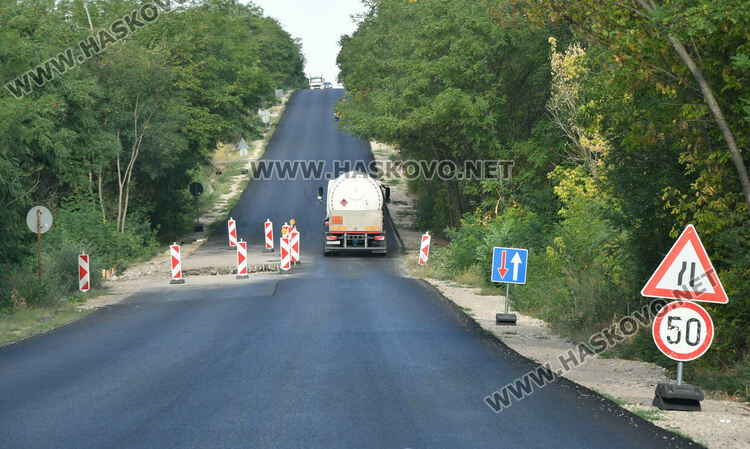 Строител: Последният слой асфалт ще бъде положен след укрепване на мостовете в Хасковско към Пловдив