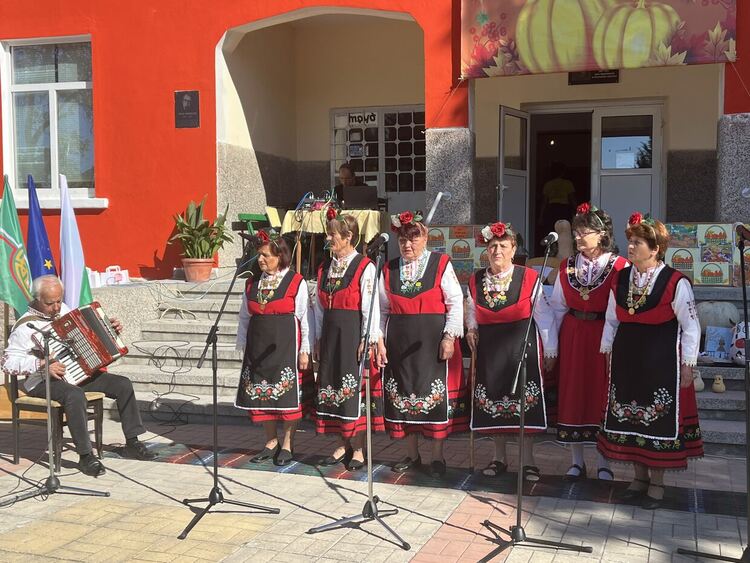 35-килограмова тиква е първенец в „Празникът на тиквата“ в Горски извор