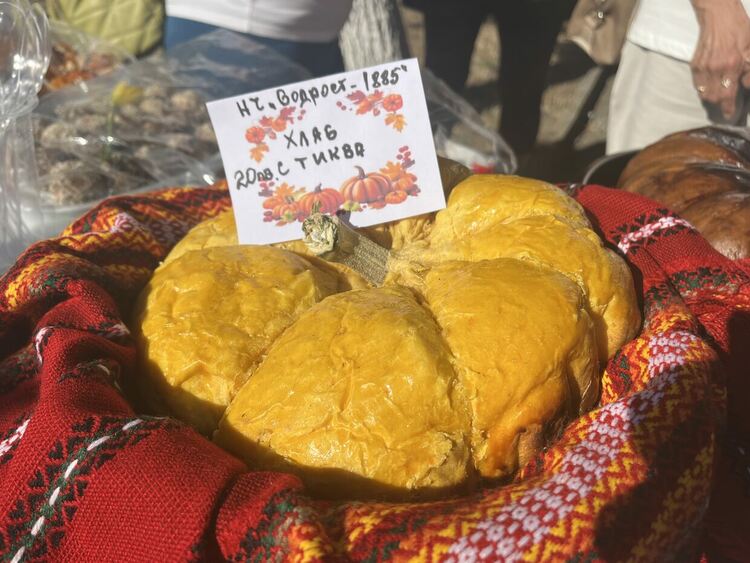 35-килограмова тиква е първенец в „Празникът на тиквата“ в Горски извор