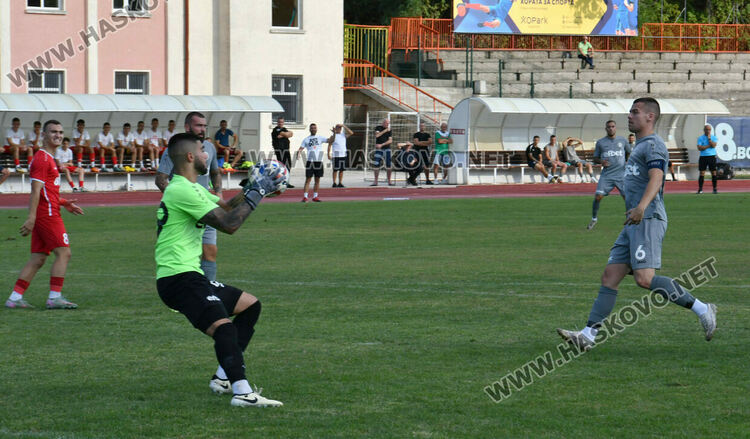 Два гола в началото на двете полувремена донесоха победата на „Хасково“ над „Загорец“
