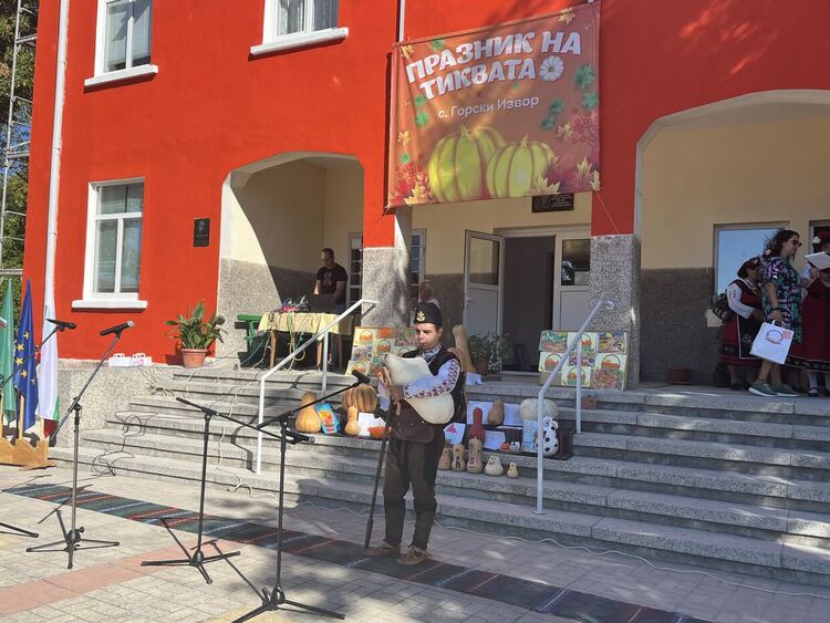 35-килограмова тиква е първенец в „Празникът на тиквата“ в Горски извор