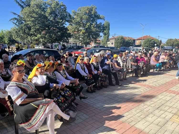 35-килограмова тиква е първенец в „Празникът на тиквата“ в Горски извор