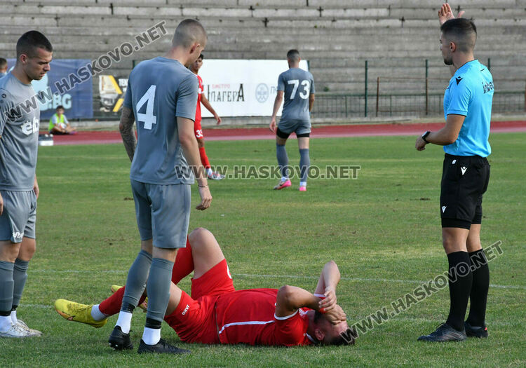 Два гола в началото на двете полувремена донесоха победата на „Хасково“ над „Загорец“
