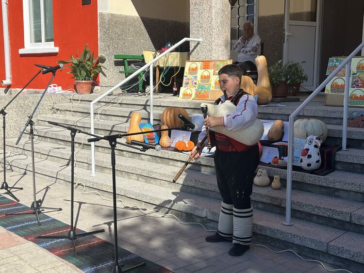 35-килограмова тиква е първенец в „Празникът на тиквата“ в Горски извор