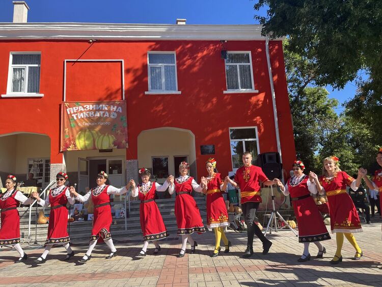 35-килограмова тиква е първенец в „Празникът на тиквата“ в Горски извор