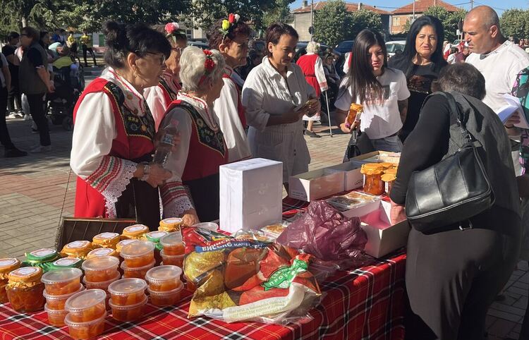 35-килограмова тиква е първенец в „Празникът на тиквата“ в Горски извор
