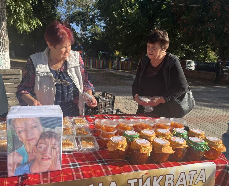 35-килограмова тиква е първенец в „Празникът на тиквата“ в Горски извор