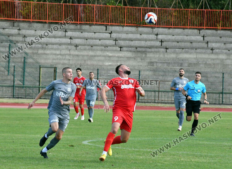 Два гола в началото на двете полувремена донесоха победата на „Хасково“ над „Загорец“
