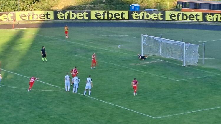 „Родопа“ с пълен обрат и победа над „Розова долина“ в голово шоу с три дузпи