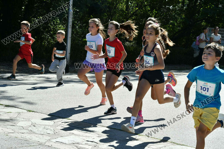 Над 100 бегачи стартираха на „Running together“ на „Кенана“