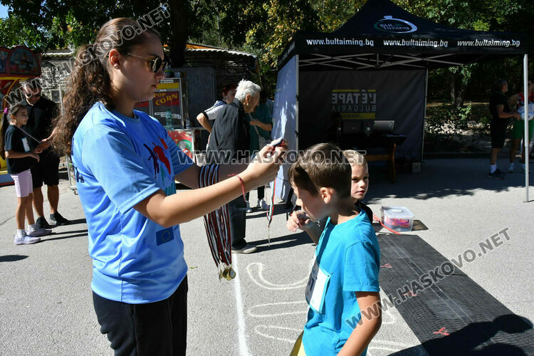 Над 100 бегачи стартираха на „Running together“ на „Кенана“