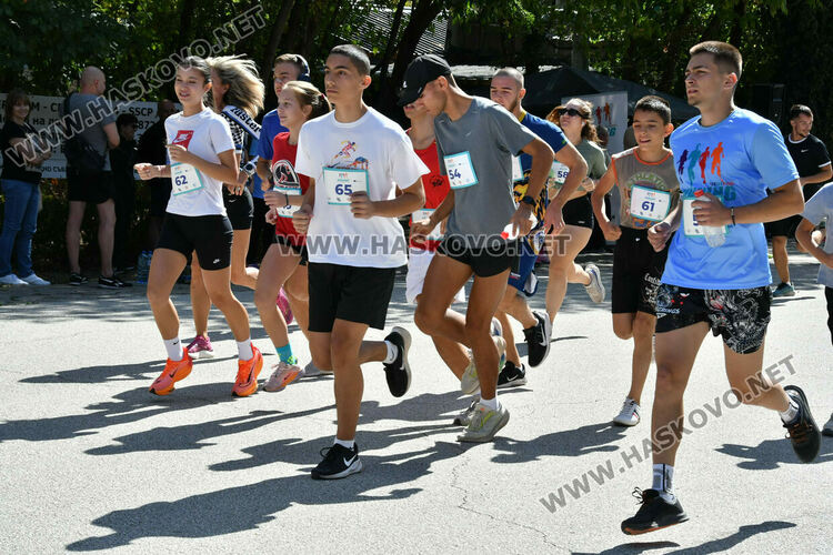 Над 100 бегачи стартираха на „Running together“ на „Кенана“