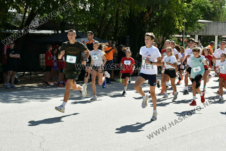 Над 100 бегачи стартираха на „Running together“ на „Кенана“