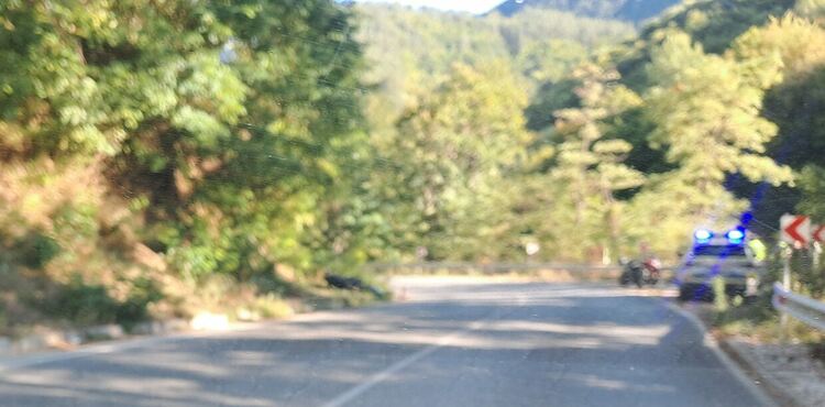 Моторист в болница след катастрофа на пътя Девин – Смолян