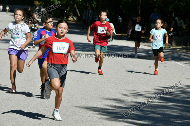 Над 100 бегачи стартираха на „Running together“ на „Кенана“