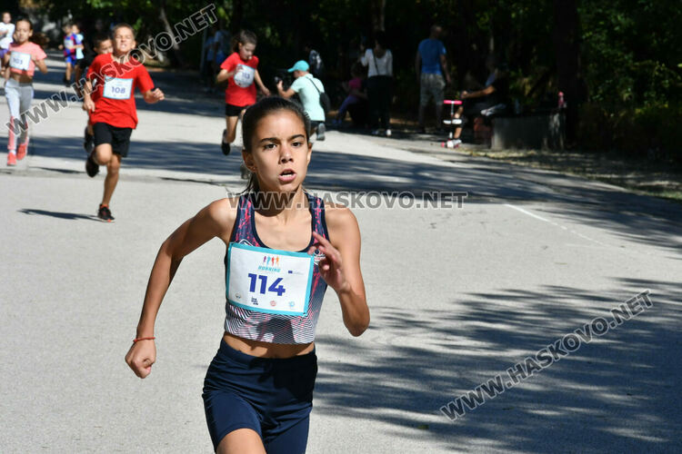 Над 100 бегачи стартираха на „Running together“ на „Кенана“