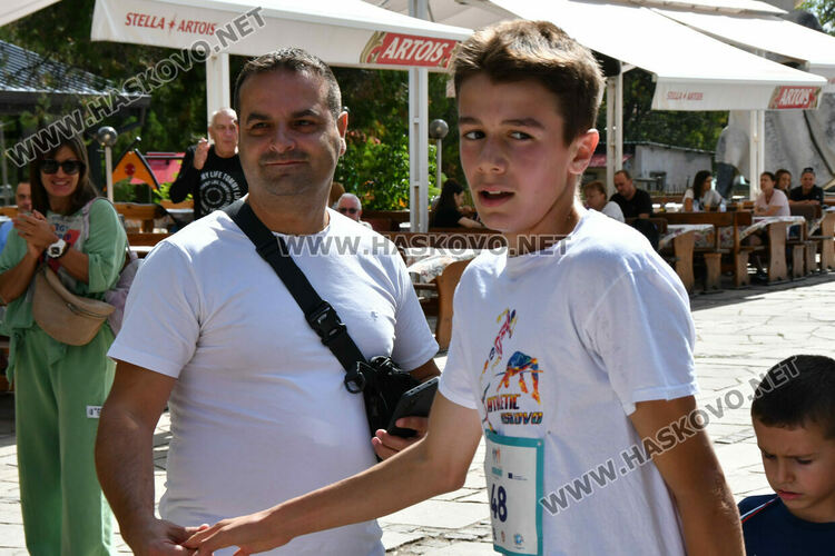 Над 100 бегачи стартираха на „Running together“ на „Кенана“