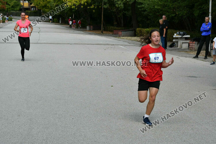 Над 100 бегачи стартираха на „Running together“ на „Кенана“