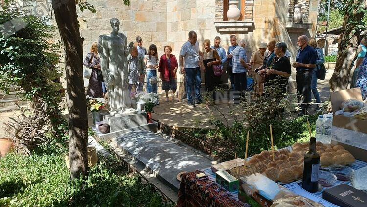   Кърджали почете паметта на първия си енорийски свещеник отец Георги Стоянов