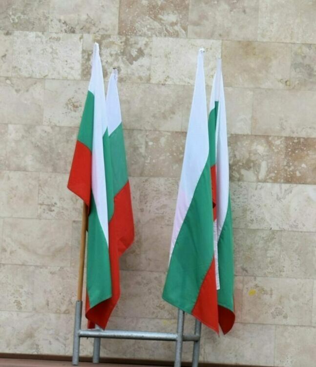 Традиционно - безплатни знамена от община Асеновград за Деня на независимост