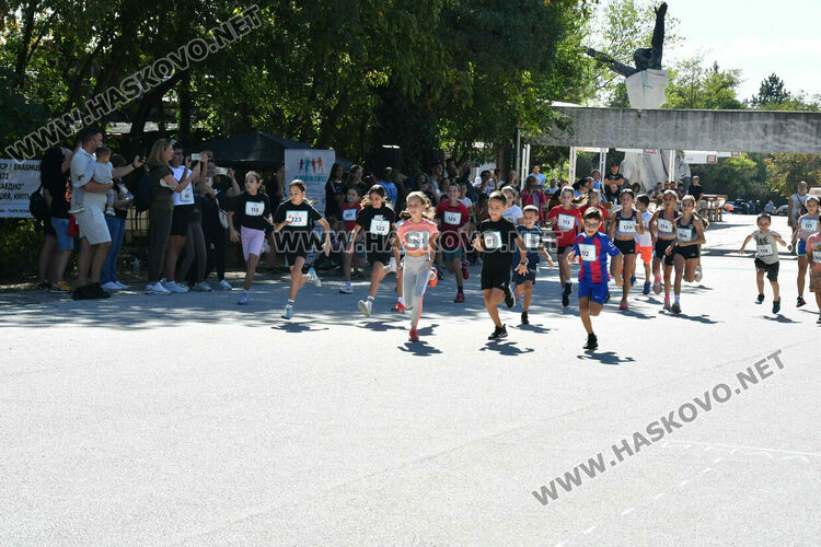 Над 100 бегачи стартираха на „Running together“ на „Кенана“