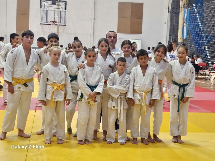 Димитровградските джудисти с отличия от международен турнир