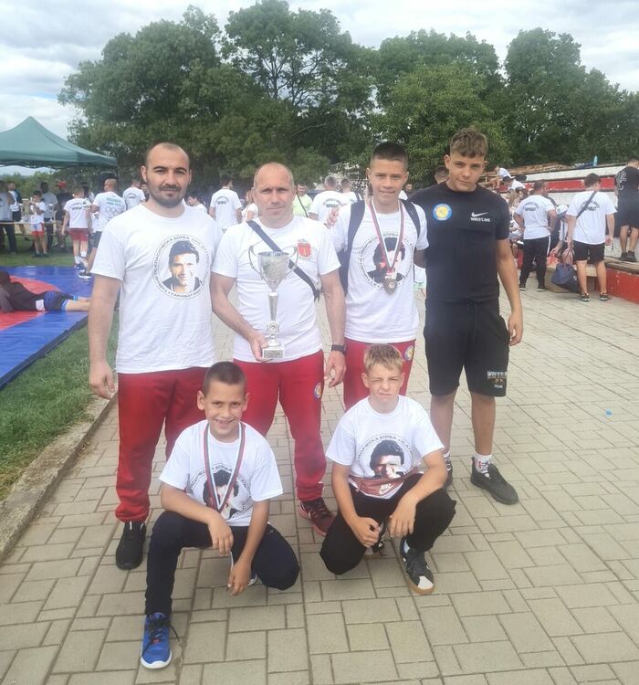 Бронзови медали за хасковските борци на турнира в памет на „Атанас Комшев“