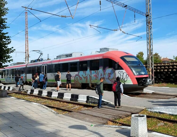 Приемат се предложения за промени в разписанието на влаковете Асеновград - Пловдив
