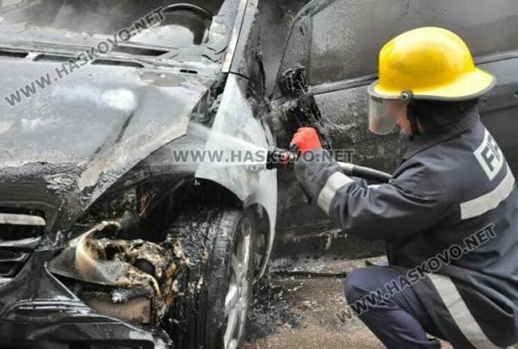 29-годишен е с изгаряне при пожар в кола