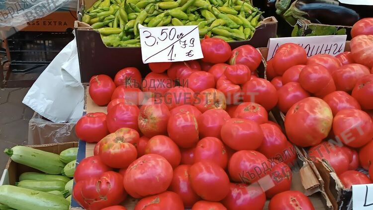 Българските домати вече се продават за евро на Пазара на производителите в Кърджали