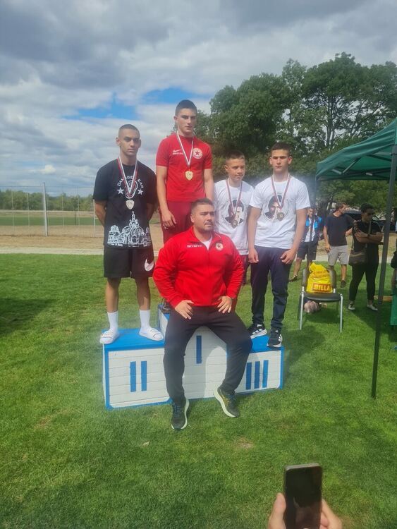 Бронзови медали за хасковските борци на турнира в памет на „Атанас Комшев“