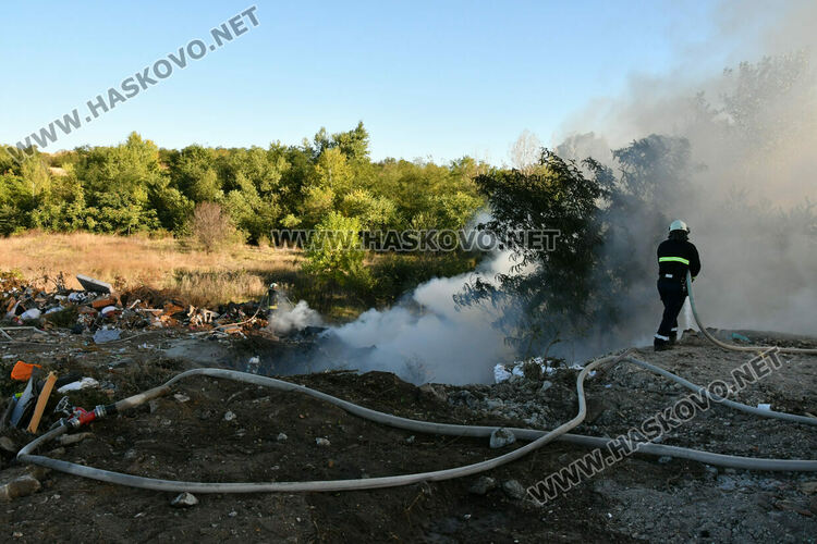 Гори старото сметище на Хасково на стария път за Пловдив