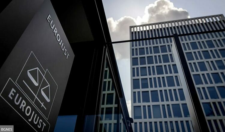 Международна криптосхема за 100 млн. евро – обиски и арести и в България