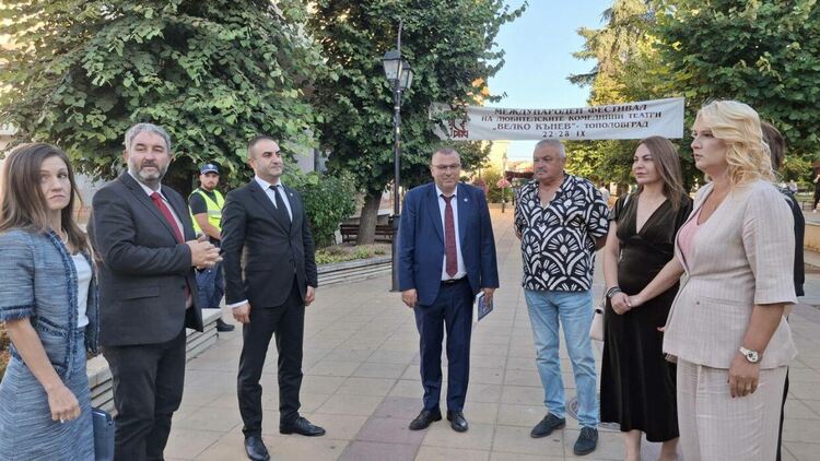 Откриха Международния фестивал за комедийни театри, пантомима и сатира „Велко Кънев“ в Тополовград