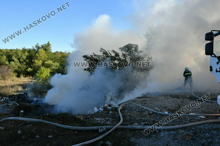Гори старото сметище на Хасково на стария път за Пловдив
