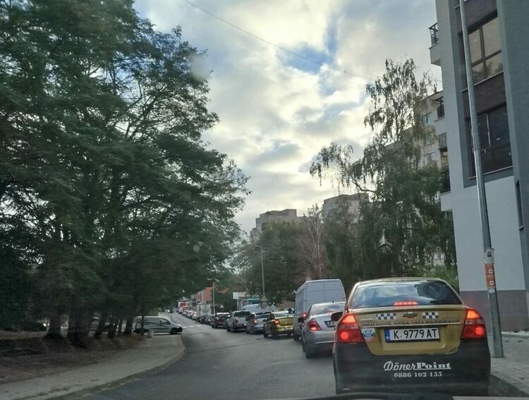 Адски трафик по Новия мост тази сутрин, кърджалийци недоволни,че не се работи по кръговото в почивните дни