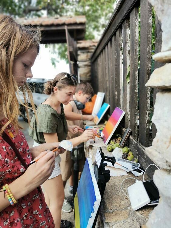 Художничката Мара Латева грабна Цървула на „Мистериите на Хухла“