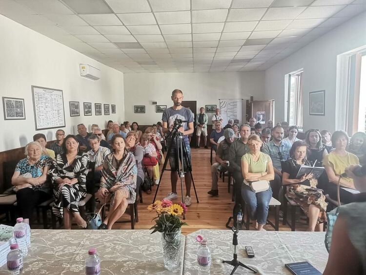 Художничката Мара Латева грабна Цървула на „Мистериите на Хухла“