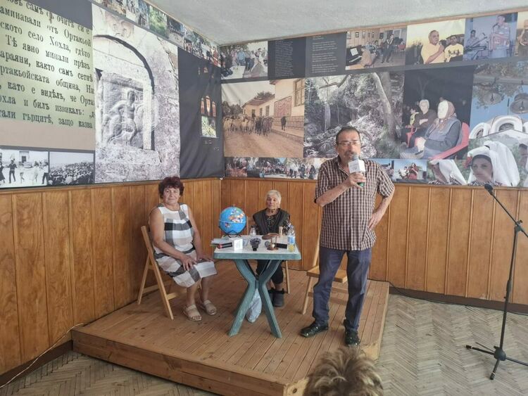 Художничката Мара Латева грабна Цървула на „Мистериите на Хухла“