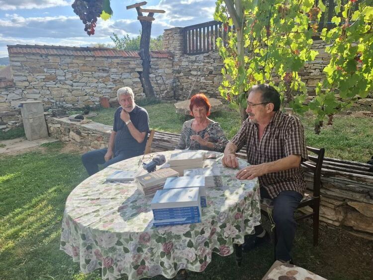 Художничката Мара Латева грабна Цървула на „Мистериите на Хухла“