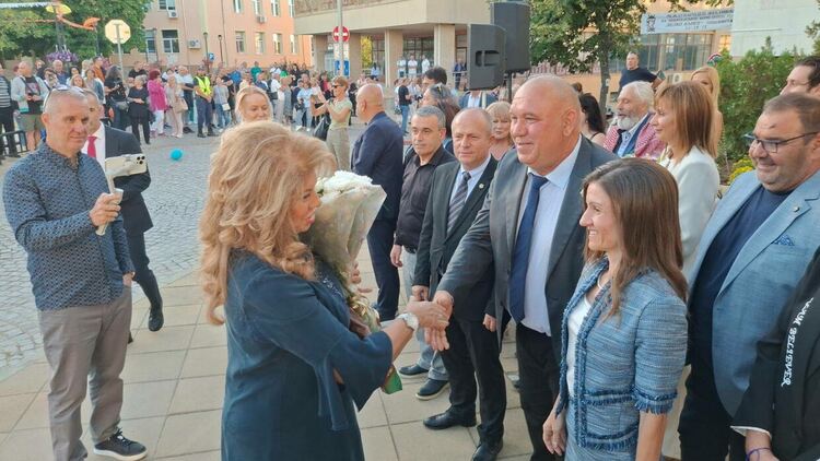 Откриха Международния фестивал за комедийни театри, пантомима и сатира „Велко Кънев“ в Тополовград