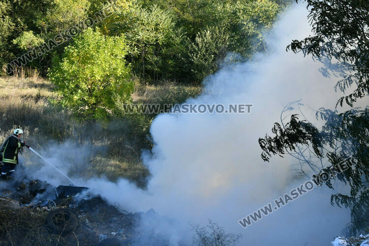 Гори старото сметище на Хасково на стария път за Пловдив