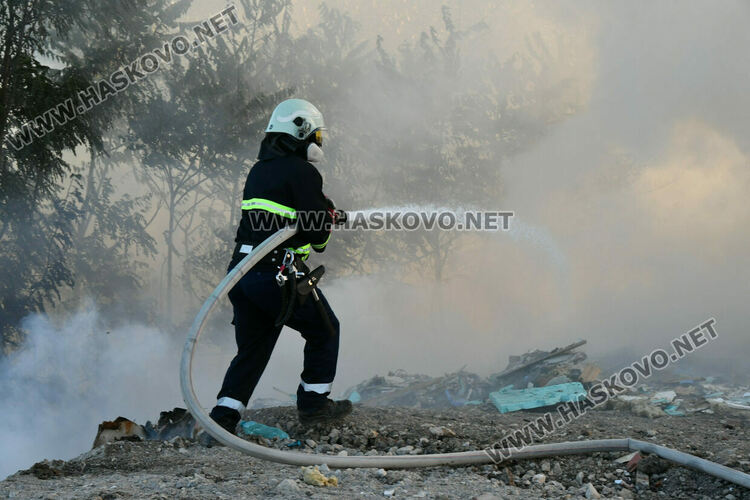Гори старото сметище на Хасково на стария път за Пловдив