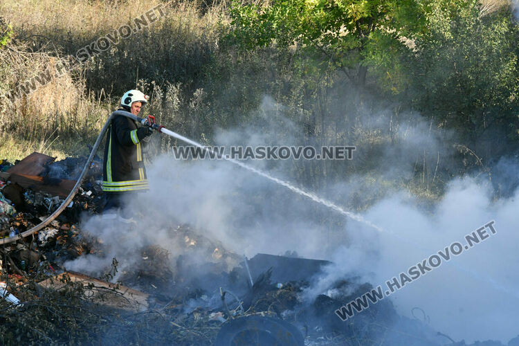 Гори старото сметище на Хасково на стария път за Пловдив