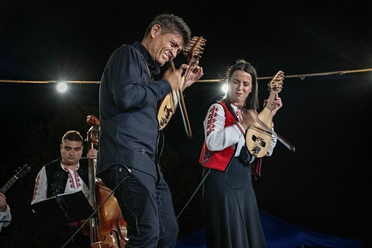 Художничката Мара Латева грабна Цървула на „Мистериите на Хухла“