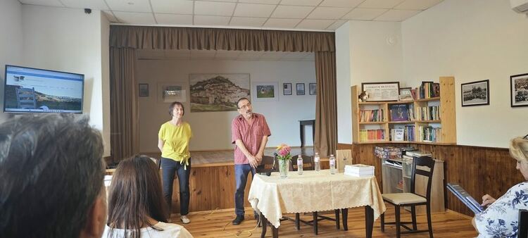 Художничката Мара Латева грабна Цървула на „Мистериите на Хухла“