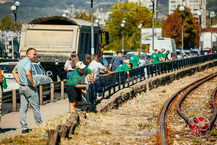 Тежката артилерия от Професионалната гимназия по селско и горско стопанство - Кърджали се включва в акцията „Цветен мост“!