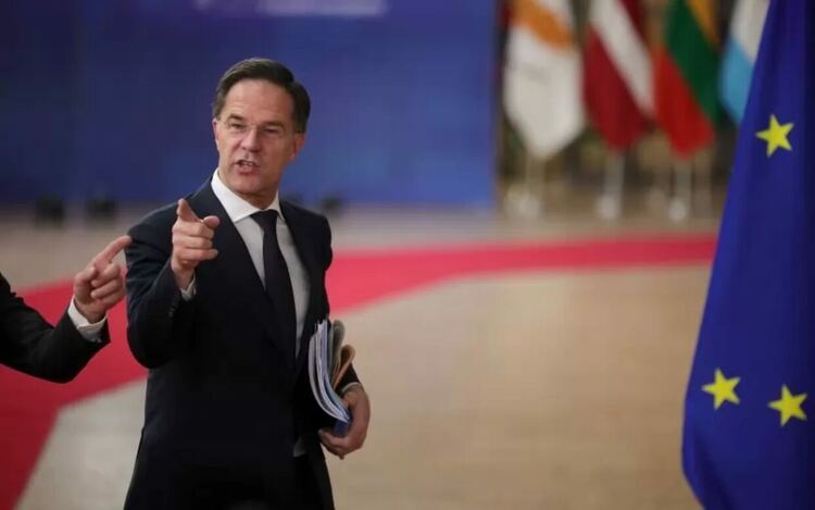 Марк Рюте уточни, че не всеки нарушител ще бъде свалян автоматично. Ще се преценява