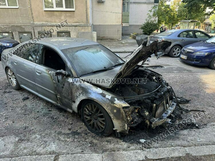 Видео камери са заснели двама, подпалили колата на Мечката в Хасково