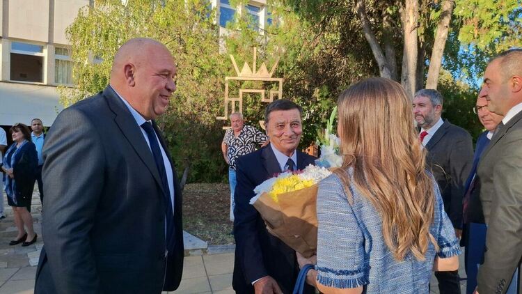 Откриха Международния фестивал за комедийни театри, пантомима и сатира „Велко Кънев“ в Тополовград